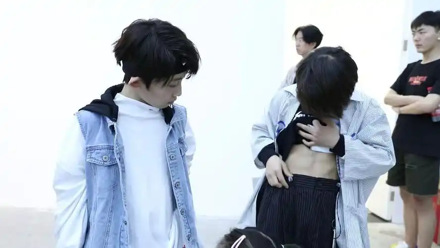 还有谁没看过3的腹肌?