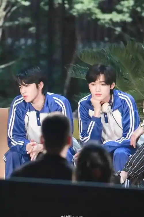 宋亚轩刘耀文重回校园,录制节目全程高甜,这就是"竹马"情吧_cp_样子