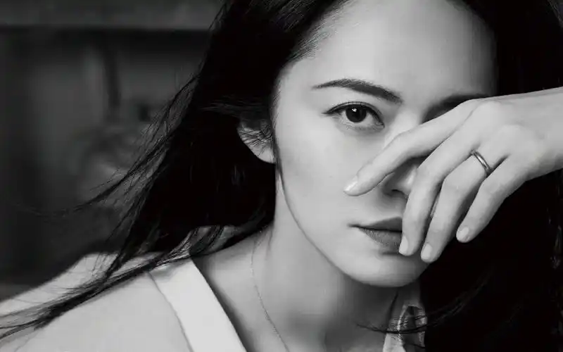 姚晨干练酷美高清桌面壁纸