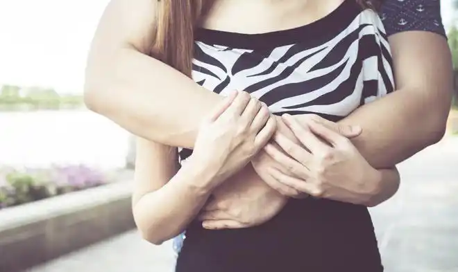 男女之间一旦女人分手为什么喜欢听伤心的情歌你知道吗