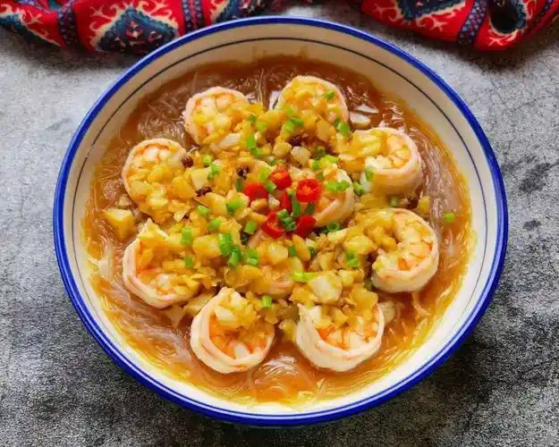 蒜蓉粉丝蒸虾仁●●●8. 成品.鲜香下饭.7. 时间到,撒点小香葱,出锅.