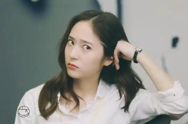 为什么宋茜偷偷撇嘴被骂两年,郑秀晶常年面无表情被夸是冰山美人