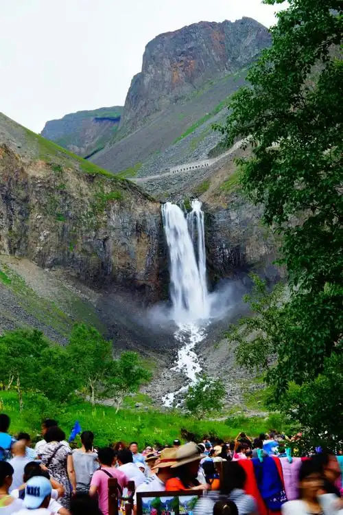 长白山天池瀑布.