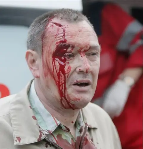 乌克兰顿涅茨克市中心发生暴力冲突 市长遭枪击_央广网