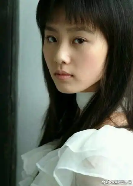 刘诗诗青涩旧照引热议 网友:气质美人是纯天然的