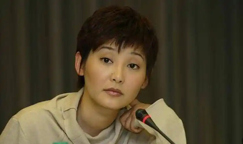 被王志文扫地出门,徐帆与大佬苦恋七年终有果,现如今后悔了吗_杨立新