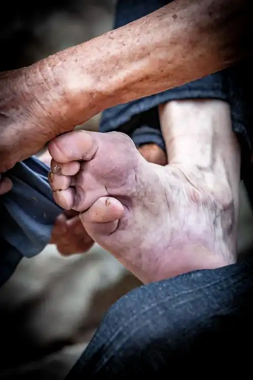 大山深处沂蒙山最后的小脚老太太她们无声诉说着女性的血泪史