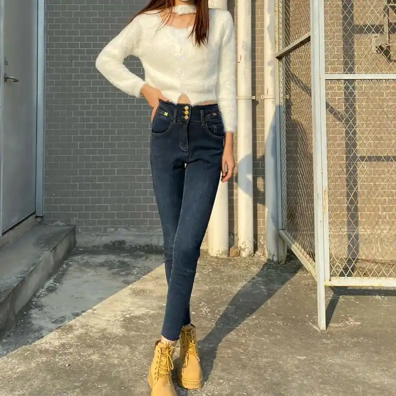 这款牛仔小脚裤真的太好穿啦!高腰设计显腿长,修身显瘦,还有薄