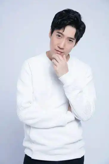 美男子常远读懂爷爷时已人近中年