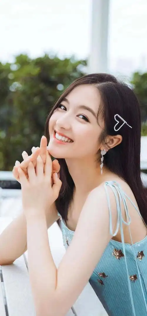 李兰迪甜美可人的气质美女