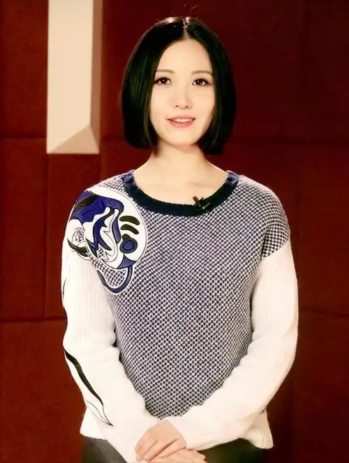 奖颠覆了传统做法,特意保留了"中国年度最具人气歌手"奖杯给了姚贝娜