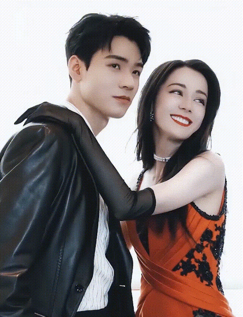 迪丽热巴龚俊复古风大片##迪丽热巴龚俊对视张力