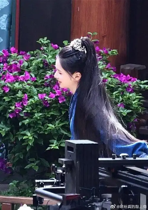 张婧仪蓝衣侠女##张婧仪蓝衣高马尾造型