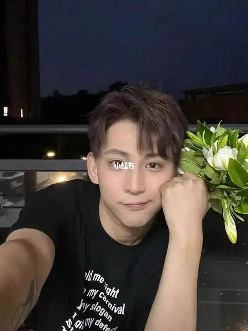 凌乱感切忌刘海留一层薄薄的不烫从而达到自然的效果#男士发型参考