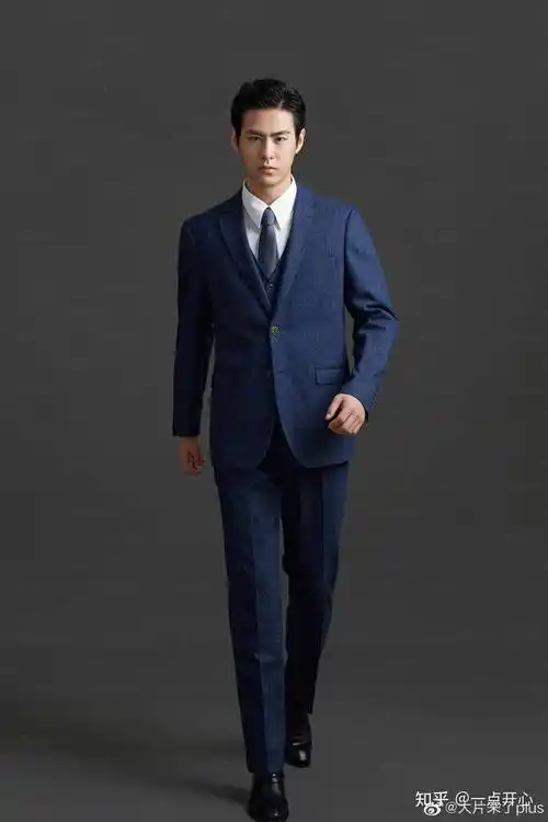 大片来了:职场如战场,你需要一张最亮眼的形象照_西装_个人_简历