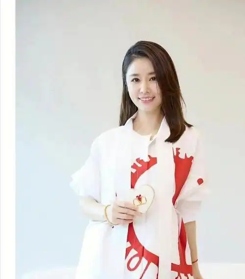 林心如,出生于1976年祖籍中国台湾省台北市,毕业于世新大学,头