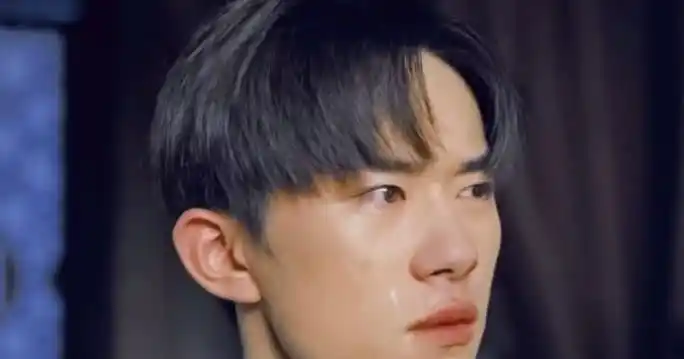 继少年的你后,易烊千玺新剧再演哭戏,不愧是"影帝提名"的水准