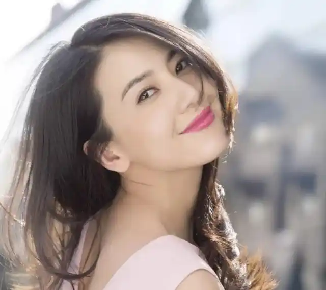 国民女神高圆圆,回眸一笑让人不可抗拒