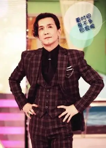 李咏换个新发型年轻20岁,王力宏却撞脸高晓松…发型对颜值影响真大!