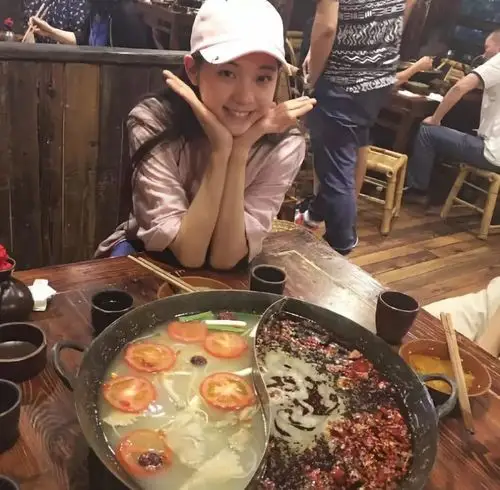 吃火锅不长痘丨女明星们夏季吃火锅不长痘的科普秘籍祛痘护肤果然有