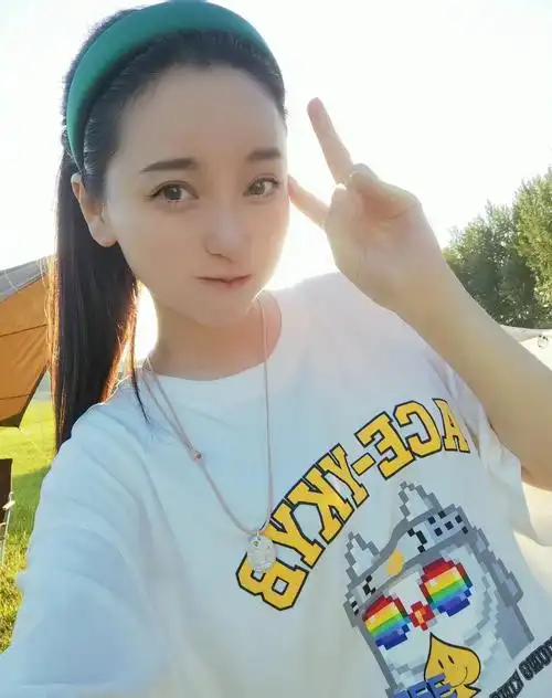 组图:金莎晒素颜生活照 状态可人轻松俏皮_高清图集_新浪网