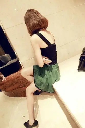 美腿女生qq皮肤大图 任时光寂静如海!