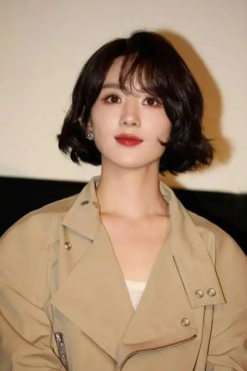 换发型吗?看看赵丽颖同款"大女主短发"