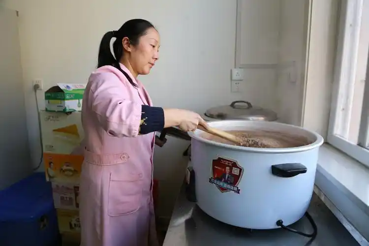 福利院"妈妈"们的新年