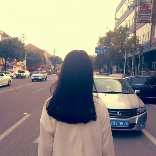 中发淑女背影