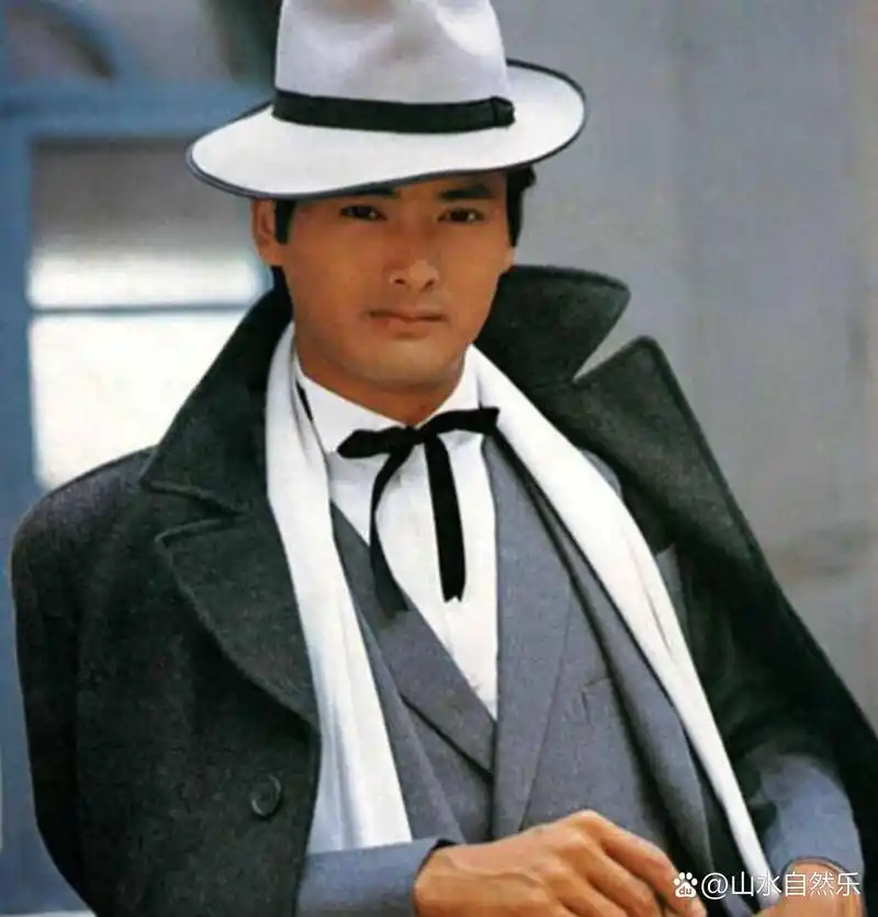 周润发:老去的赌神 周润发的一生经历了很多起伏,年轻时家境贫寒,多次