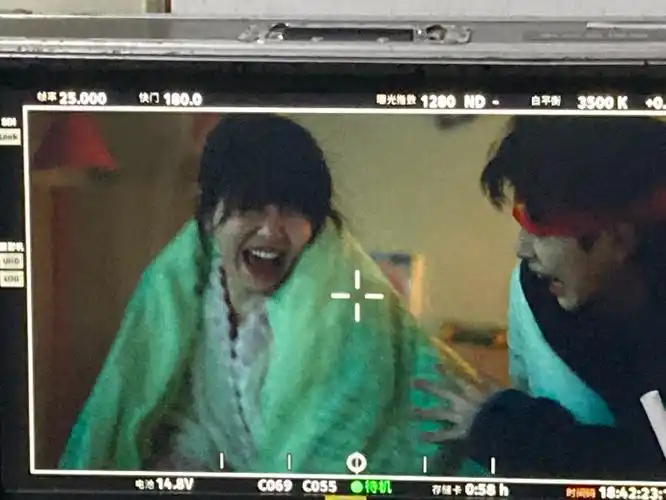 吕小雨rain还是咱们仨美女贴贴比较岁月静好@杨译凯_小可咱俩合照太少