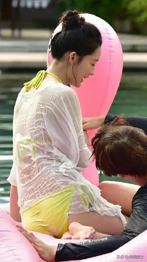 魏大勋和李沁参加综艺玩得真投入,附李沁高清写真集