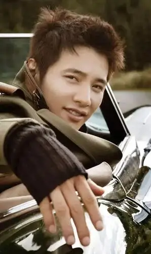 作为韩国国宝级的帅哥男神,元彬因为一部《蓝色生死恋》一炮而红,拿下