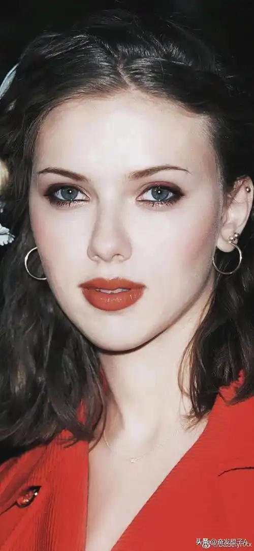 最美"黑寡妇"斯嘉丽约翰逊,容颜惊艳,永远的复联女神_时尚_因为_美貌