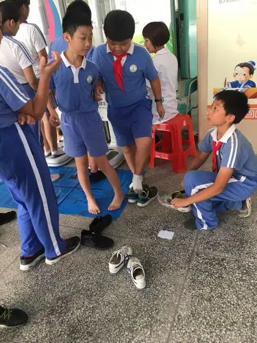 羵5上娃娃们学校体检照片