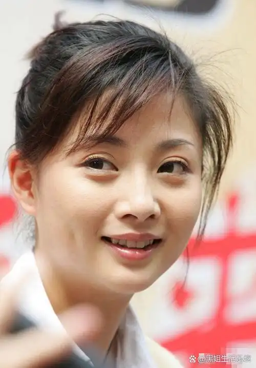 演员殷桃年轻时的美独特而有魅力.