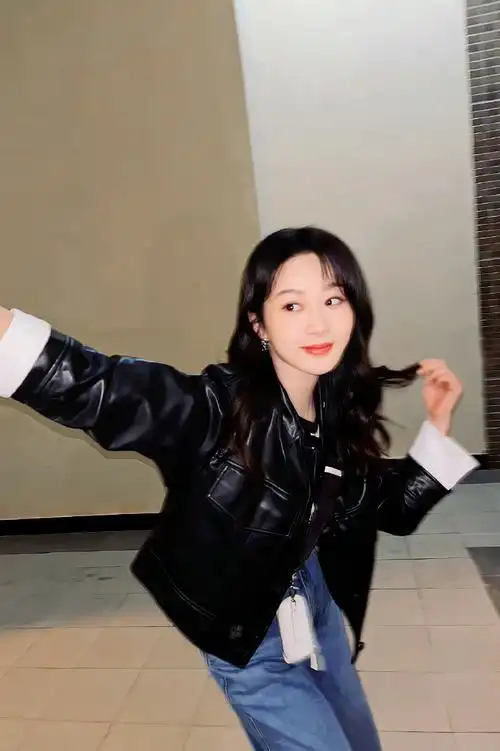 杨紫托脸侧颜##杨紫运动风造型随拍