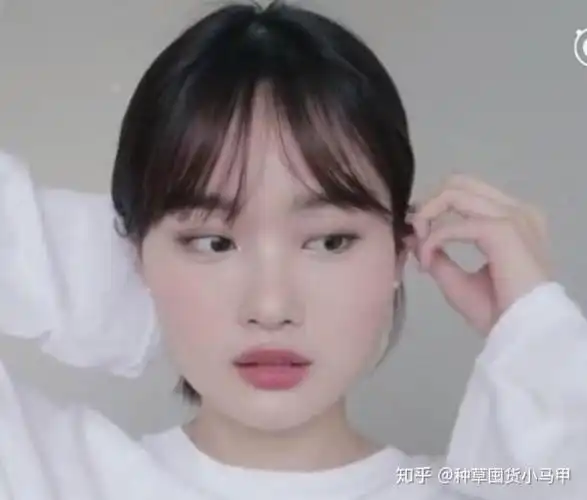 圆脸女生适合的八字刘海