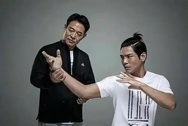 喷血逗翻全场,喜剧感瞬间拉满,网友:笑不活了|周星驰|向华强_网易订阅