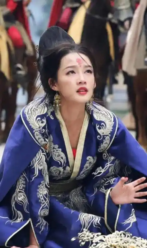 古装美强惨代言人李沁:被低估了的破碎感美人_观众_剧中_角色