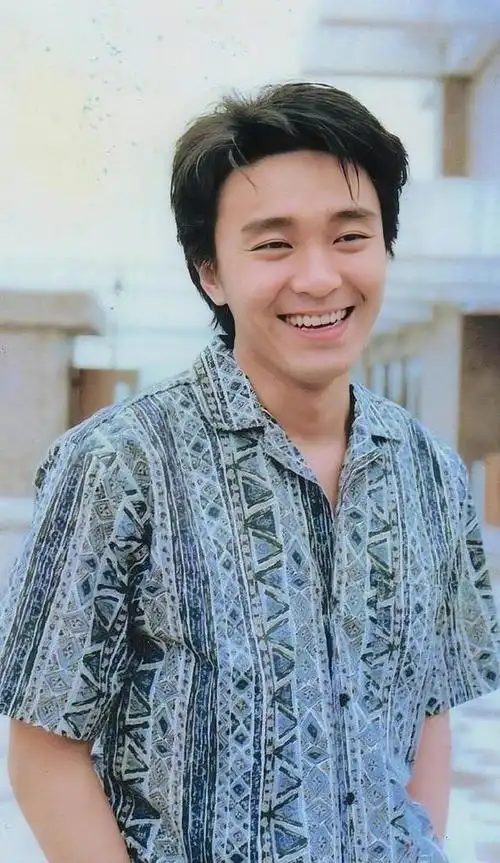 周星驰怀旧老照片,让你一次看个够!