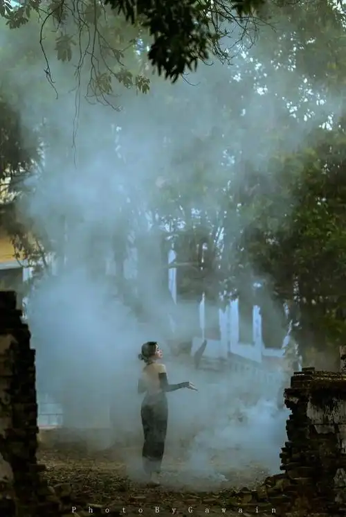 黑白伤感风景图,黑白伤感图片大全 意境(人像摄影:黑色的忧伤)