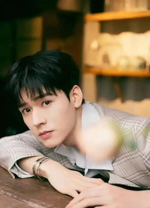 答:龚俊元旦后行程还是挺赶的,东方卫视,北京卫视春晚就很值得粉丝