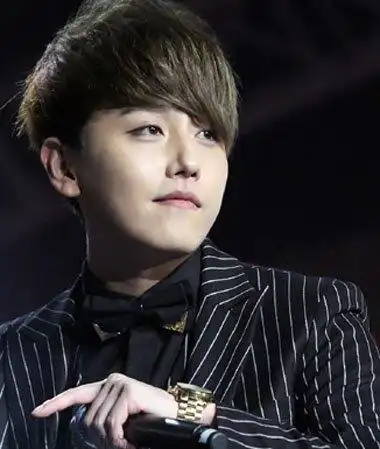 男生圆脸斜庞克 男生学生斜庞克发型图片