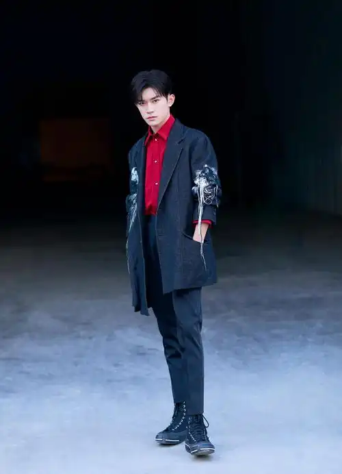 易烊千玺图片最帅图片(易烊千玺越长越帅了) - 赤虎壹号