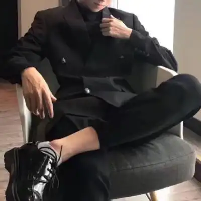 禁欲系高冷西装革履男生头像