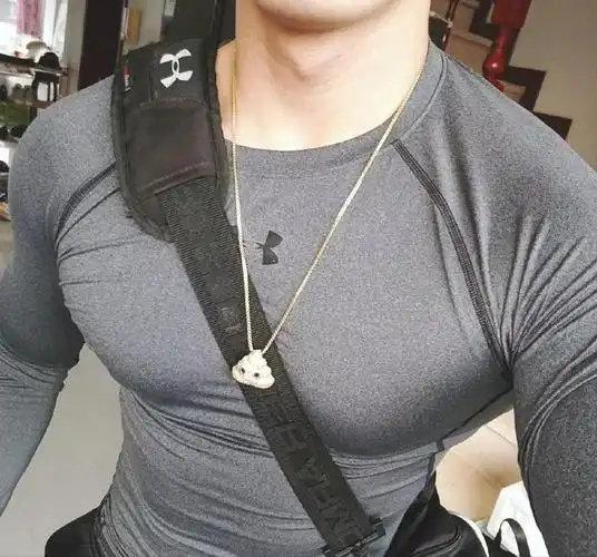 简直太帅了!附一套胸肌训练计划