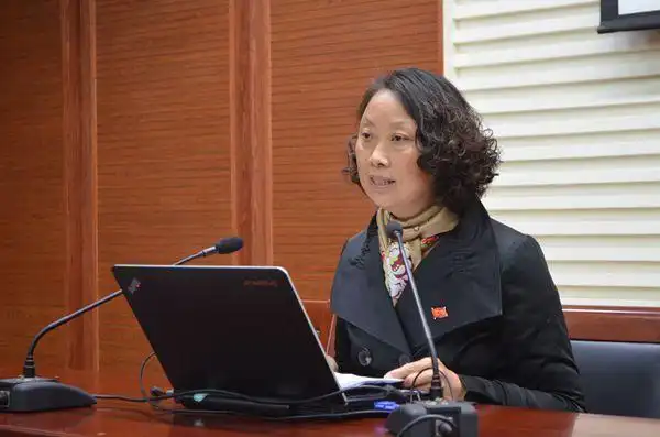 余秀琴围绕"从践行社会主义核心价值观谈如何提高