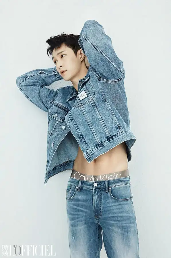 张艺兴封面大片简约不乏时尚展不羁魅力