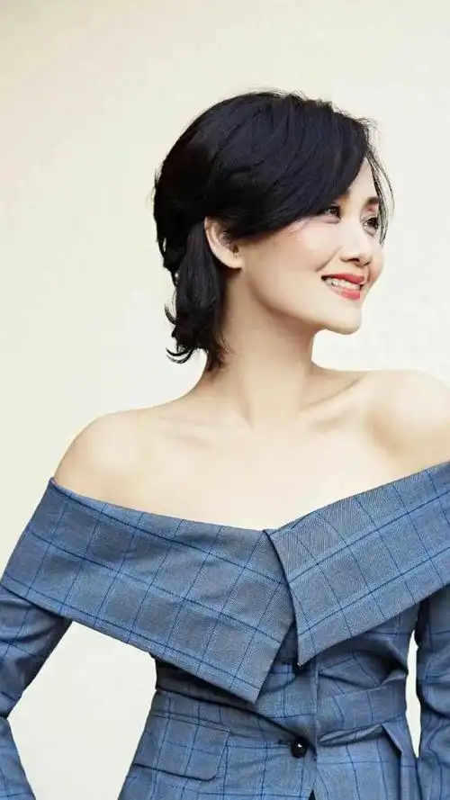 李颖20张精美的照片